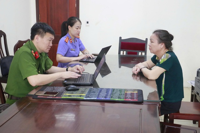 Gần nửa triệu sản phẩm kem đánh răng, dầu gội giả cua 'ba trùm' Phạm Thi Sáng: Có những hãng nào?- Ảnh 1. Gần nửa triệu sản phẩm kem đánh răng, dầu gội giả cua 'ba trùm' Phạm Thi Sáng: Có những hãng nào?- Ảnh 1.
