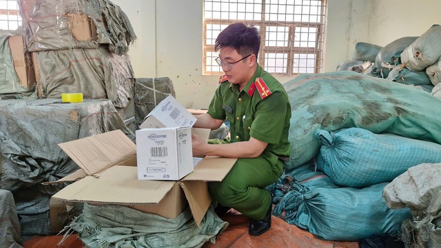 Gần nửa triệu sản phẩm kem đánh răng, dầu gội giả cua 'ba trùm' Phạm Thi Sáng: Có những hãng nào?- Ảnh 4. Gần nửa triệu sản phẩm kem đánh răng, dầu gội giả cua 'ba trùm' Phạm Thi Sáng: Có những hãng nào?- Ảnh 4.