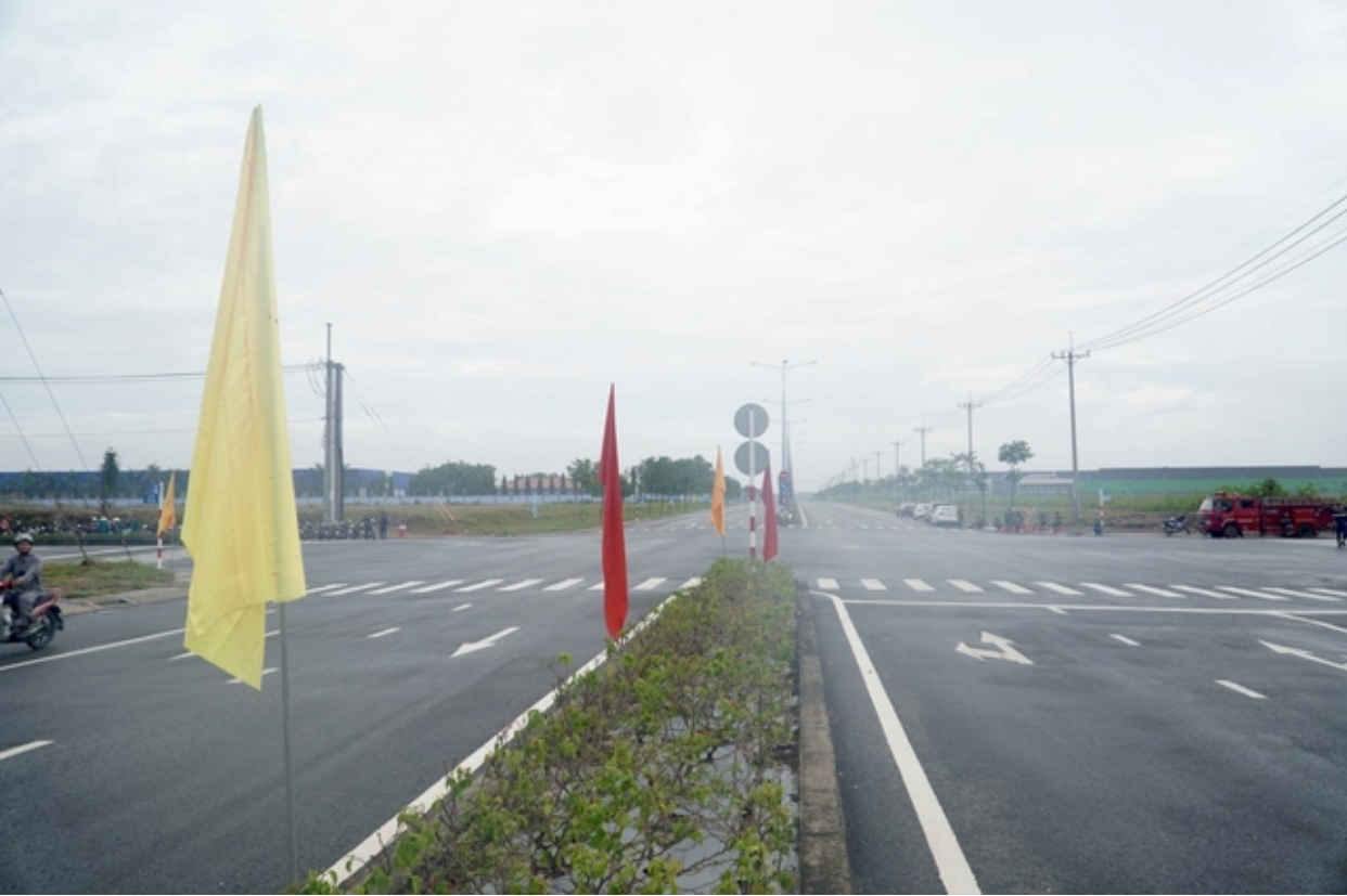 Vụ việc phản đối kết quả lựa chọn nhà thầu đường cao tốc: Liên danh trúng thầu là ai?- Ảnh 1. Vụ việc phản đối kết quả lựa chọn nhà thầu đường cao tốc: Liên danh trúng thầu là ai?- Ảnh 1.