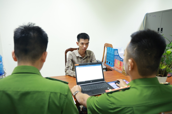 Nhóm đối tượng chiếm đoạt tài khoản facebook, nhắn tin "mượn tiền" sa lưới- Ảnh 3.