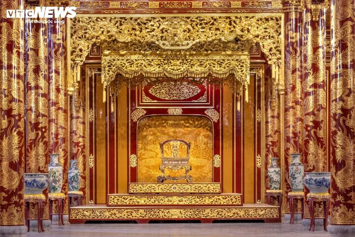 Ngai vua triều Nguyễn bị phá hoại khác với ảnh tư liệu: Chuyên gia lý giải- Ảnh 2. Ngai vua triều Nguyễn bị phá hoại khác với ảnh tư liệu: Chuyên gia lý giải- Ảnh 2.