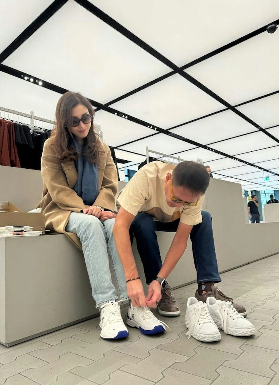 Hoa hậu gây sốt vì khoe eo "con kiến" ở tuổi U60, tự tin diện bikini: Cuộc sống viên mãn bên chồng đại gia- Ảnh 3.