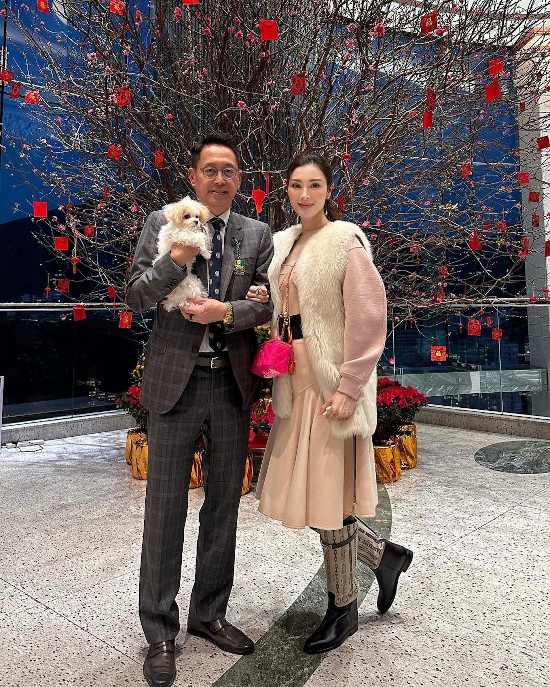 Hoa hậu gây sốt vì khoe eo "con kiến" ở tuổi U60, tự tin diện bikini: Cuộc sống viên mãn bên chồng đại gia- Ảnh 6.