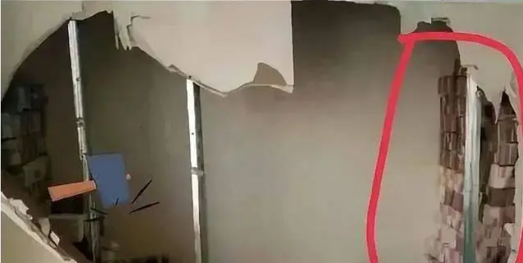 Phát hiện hơn 277 tỷ đồng tiền mặt vương vãi trong căn nhà 120m² từng bị tịch biên- Ảnh 1. Phát hiện hơn 277 tỷ đồng tiền mặt vương vãi trong căn nhà 120m² từng bị tịch biên- Ảnh 1.