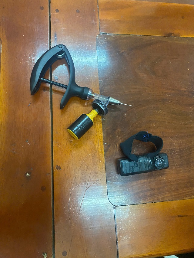Vụ bắt Nguyễn Thành Thông - kẻ dùng kim tiêm đâm học sinh: Giám định dung dịch màu xanh 'bí ẩn'- Ảnh 2.