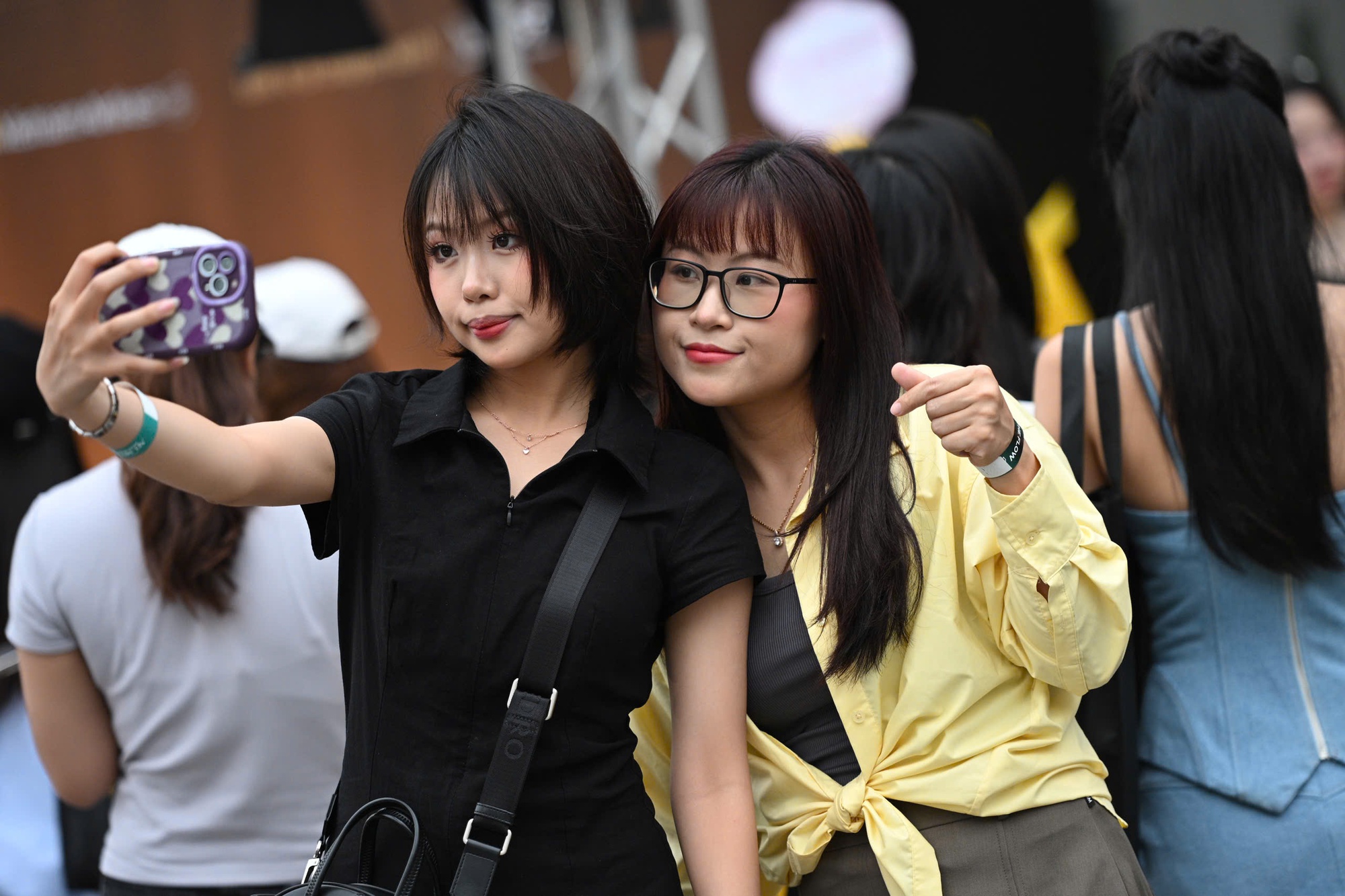 SOOBIN cho biết thế nào là toàn năng: Chơi nhạc cụ, đu dây, nhảy vinahouse đều "bung xoã" trong concert đầu tiên của sự nghiệp!- Ảnh 17. SOOBIN cho biết thế nào là toàn năng: Chơi nhạc cụ, đu dây, nhảy vinahouse đều "bung xoã" trong concert đầu tiên của sự nghiệp!- Ảnh 17.