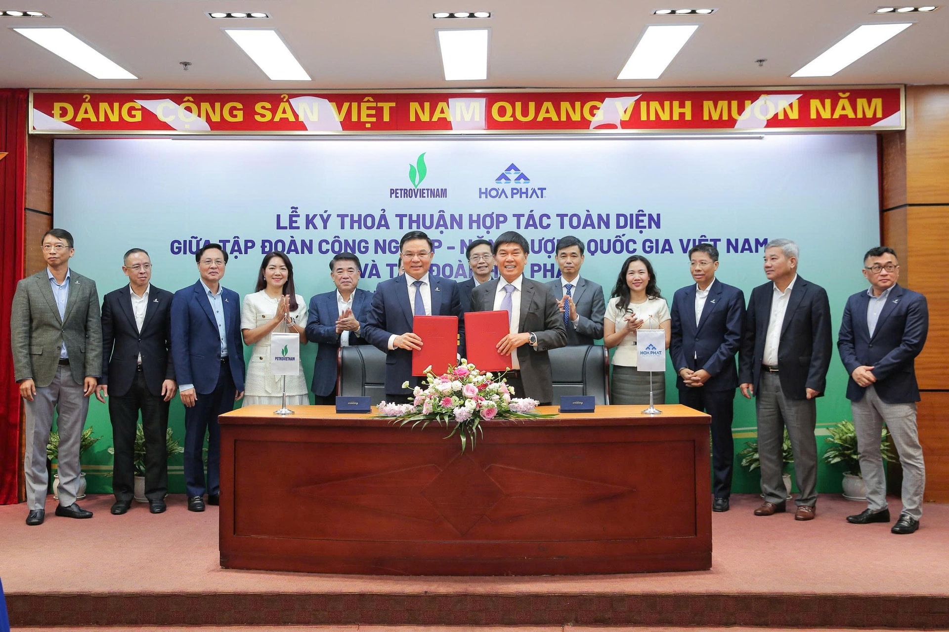 Tỷ phú Trần Đình Long "bắt tay" Tập đoàn lớn nhất Việt Nam- Ảnh 1.