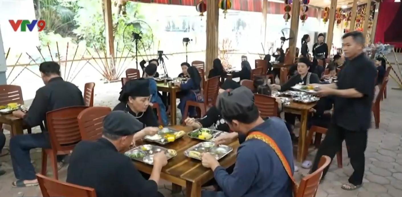 Ngôi làng kỳ lạ nhất miền Bắc: 200 người Ngôi làng kỳ lạ nhất miền Bắc: 200 người