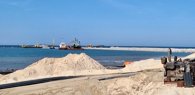 Dự án cảng biển gần 15.000 tỷ đồng ì ạch hơn 6 năm- Ảnh 1. Dự án cảng biển gần 15.000 tỷ đồng ì ạch hơn 6 năm- Ảnh 1.