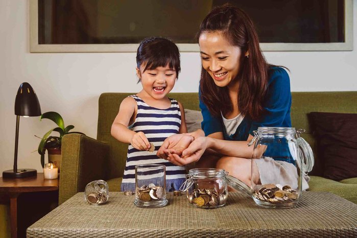 ‘Mẹ ơi, nhà mình có bao nhiêu tiền?’ - Câu hỏi khiến nhiều cha mẹ sững người, 3 cách trả lời khác nhau, định hình 3 kiểu cuộc đời của trẻ- Ảnh 2. ‘Mẹ ơi, nhà mình có bao nhiêu tiền?’ - Câu hỏi khiến nhiều cha mẹ sững người, 3 cách trả lời khác nhau, định hình 3 kiểu cuộc đời của trẻ- Ảnh 2.