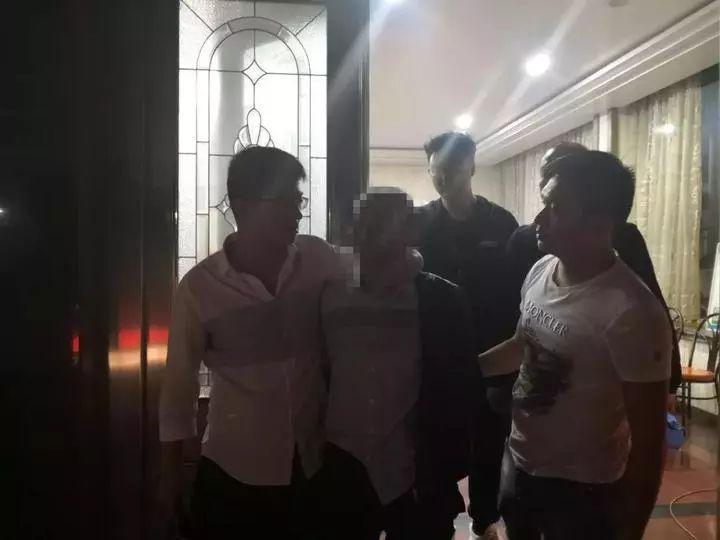 Tịch thu số vàng trị giá 5,7 tỷ đồng giấu trong tường của 1 tòa chung cư- Ảnh 1. Tịch thu số vàng trị giá 5,7 tỷ đồng giấu trong tường của 1 tòa chung cư- Ảnh 1.