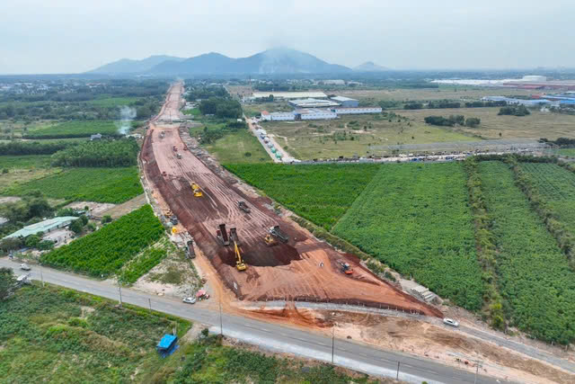 Lộ diện 4 nhà thầu thi công Vành đai 3, cao tốc Biên Hoà – Vũng Tàu không đảm bảo tiến độ- Ảnh 1. Lộ diện 4 nhà thầu thi công Vành đai 3, cao tốc Biên Hoà – Vũng Tàu không đảm bảo tiến độ- Ảnh 1.