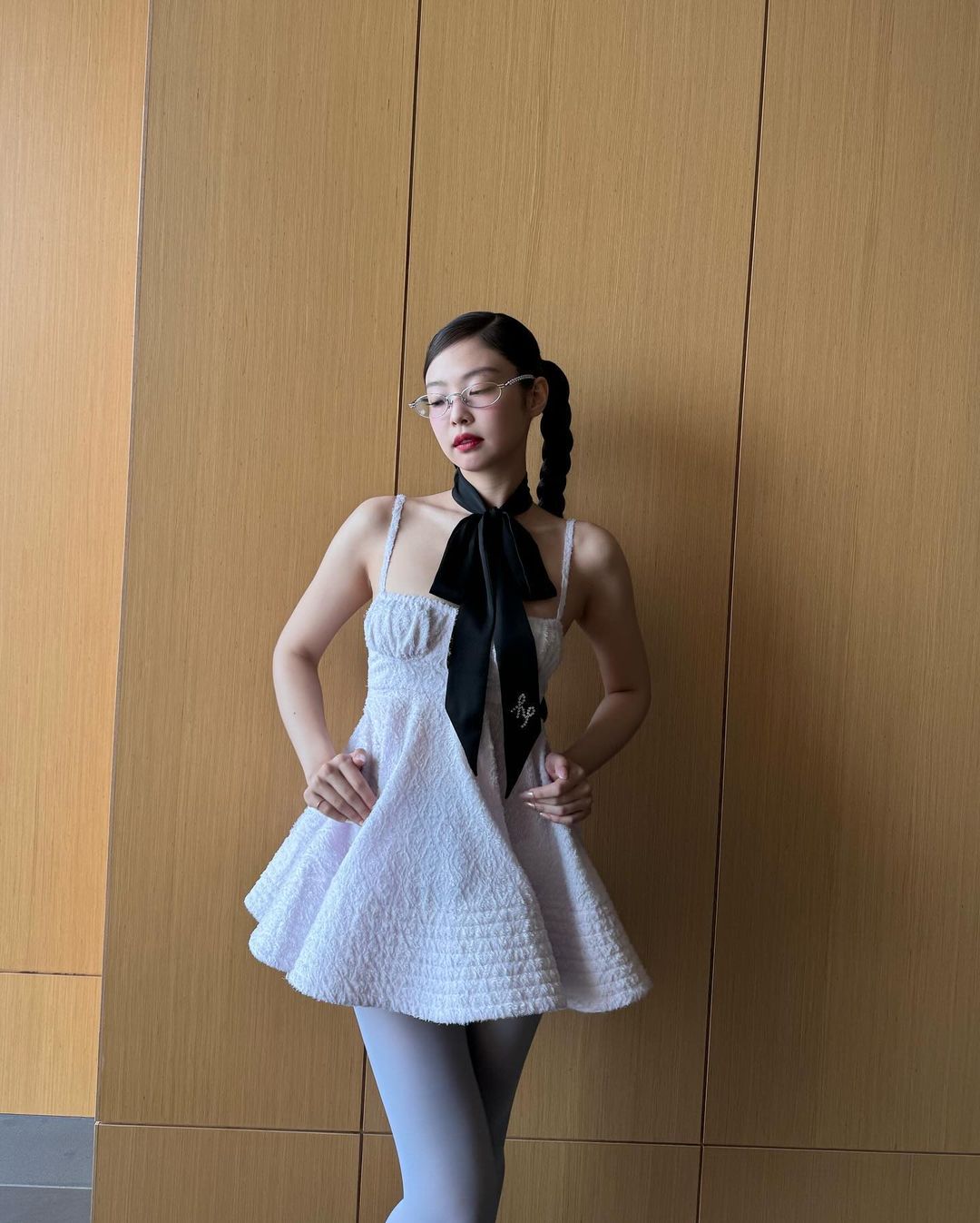 Cô gái có chiều cao khiêm tốn lại là IT Girl toàn cầu, chứng minh: Chỉ cần mặc đẹp, dẫu không cao thì người khác vẫn ngước nhìn!- Ảnh 3. Cô gái có chiều cao khiêm tốn lại là IT Girl toàn cầu, chứng minh: Chỉ cần mặc đẹp, dẫu không cao thì người khác vẫn ngước nhìn!- Ảnh 3.
