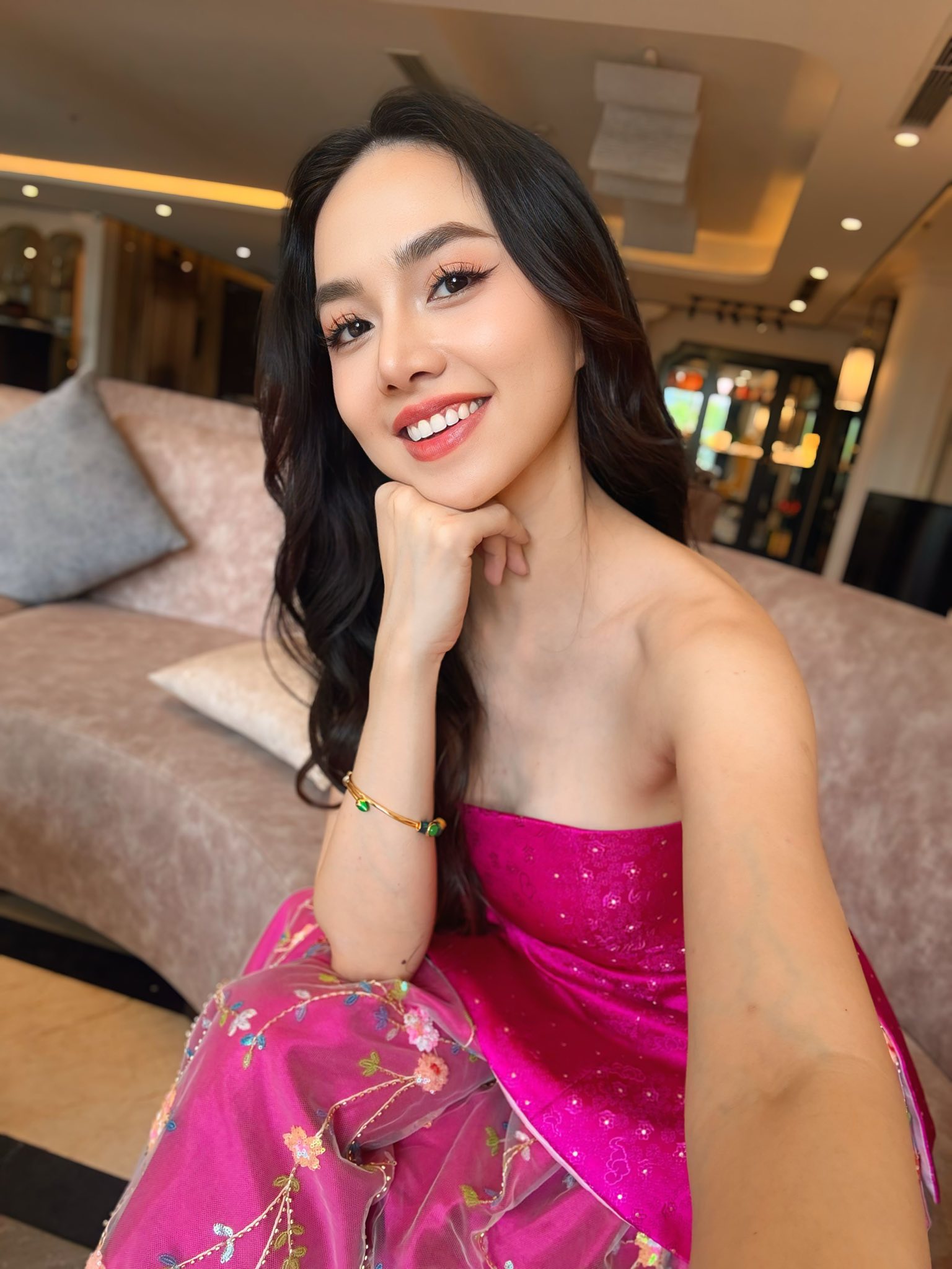 Nữ nghệ sĩ sống bên chồng nổi tiếng trong biệt thự như khách sạn 5 sao ở Thủ Đức, 41 tuổi đẹp như 20- Ảnh 9. Nữ nghệ sĩ sống bên chồng nổi tiếng trong biệt thự như khách sạn 5 sao ở Thủ Đức, 41 tuổi đẹp như 20- Ảnh 9.
