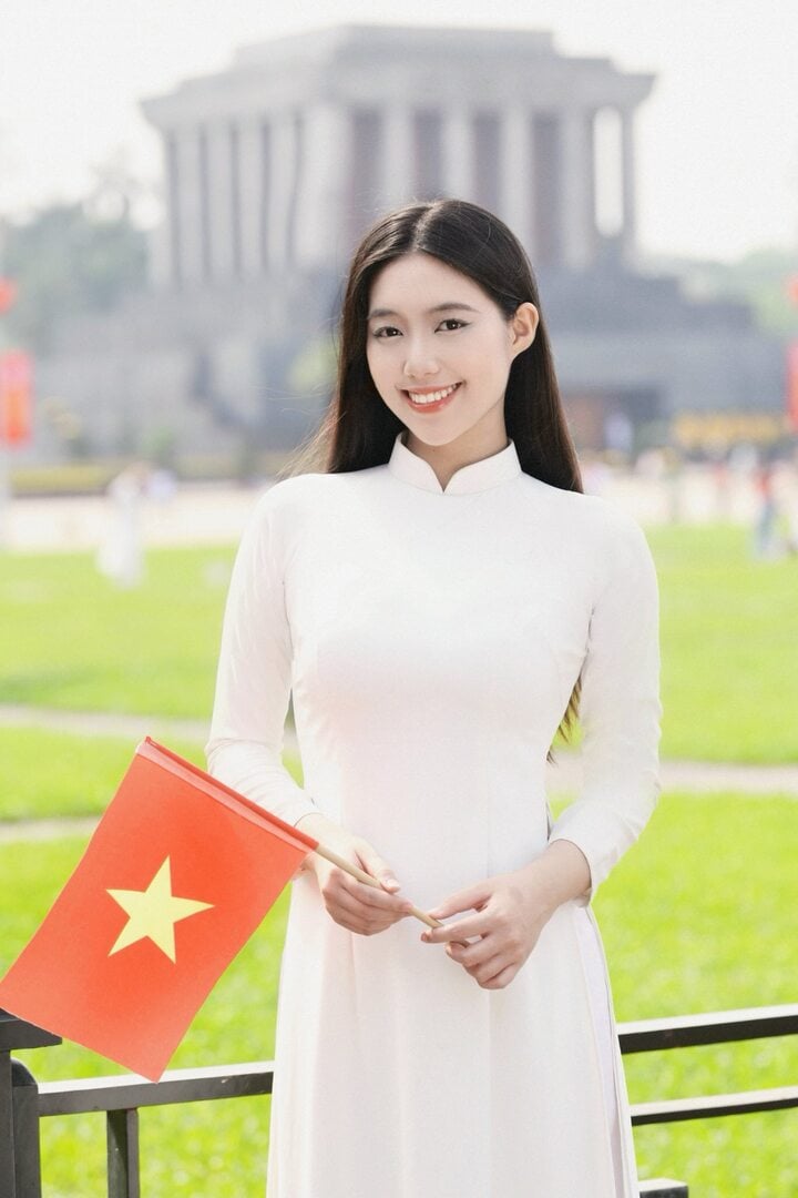 Nhan sắc trong trẻo của nữ thiếu uý 22 tuổi gây sốt tại Hoa hậu Việt Nam- Ảnh 7. Nhan sắc trong trẻo của nữ thiếu uý 22 tuổi gây sốt tại Hoa hậu Việt Nam- Ảnh 7.