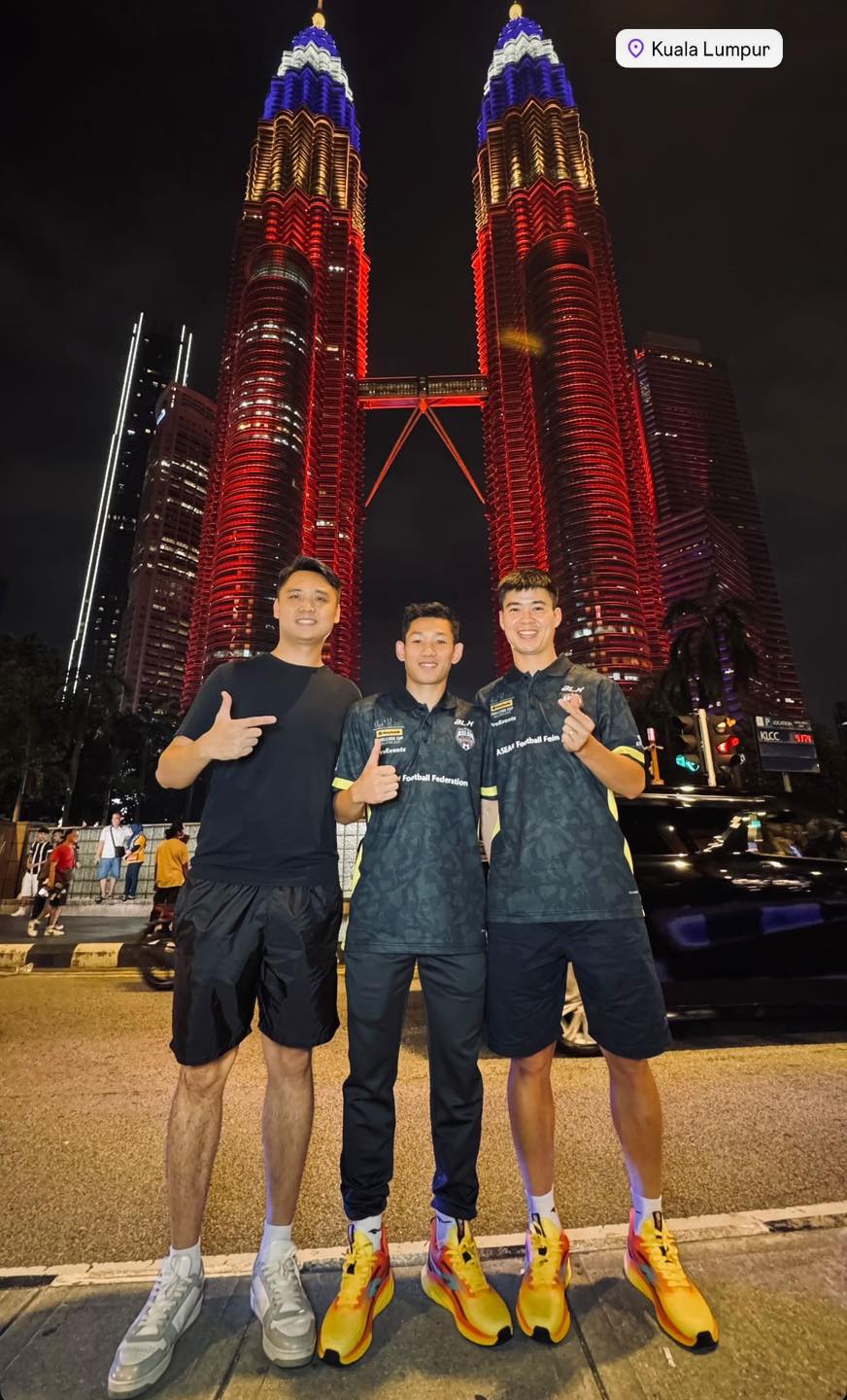 Tiểu thư Hà thành cùng phu nhân cựu chủ tịch CLB Sài Gòn sang Malaysia cổ vũ Duy Mạnh đấu MU- Ảnh 3. Tiểu thư Hà thành cùng phu nhân cựu chủ tịch CLB Sài Gòn sang Malaysia cổ vũ Duy Mạnh đấu MU- Ảnh 3.