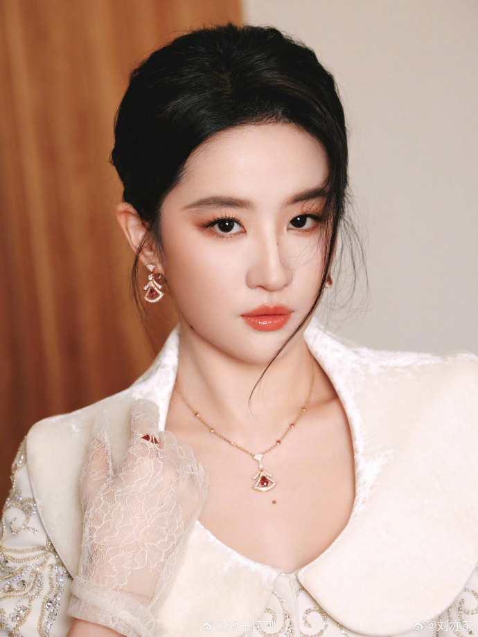 HOT nhất sáng nay: HOT nhất sáng nay: