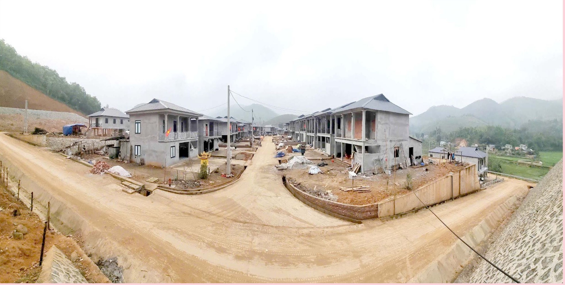Khu tái định cư như khu du lịch sinh thái trên đồi cao- Ảnh 8. Khu tái định cư như khu du lịch sinh thái trên đồi cao- Ảnh 8.