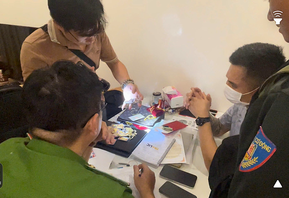 Bắt nhóm đối tượng lập sàn giao dịch tiền ảo lừa hàng chục ngàn người với gần 10.000 tỉ đồng- Ảnh 2. Bắt nhóm đối tượng lập sàn giao dịch tiền ảo lừa hàng chục ngàn người với gần 10.000 tỉ đồng- Ảnh 2.
