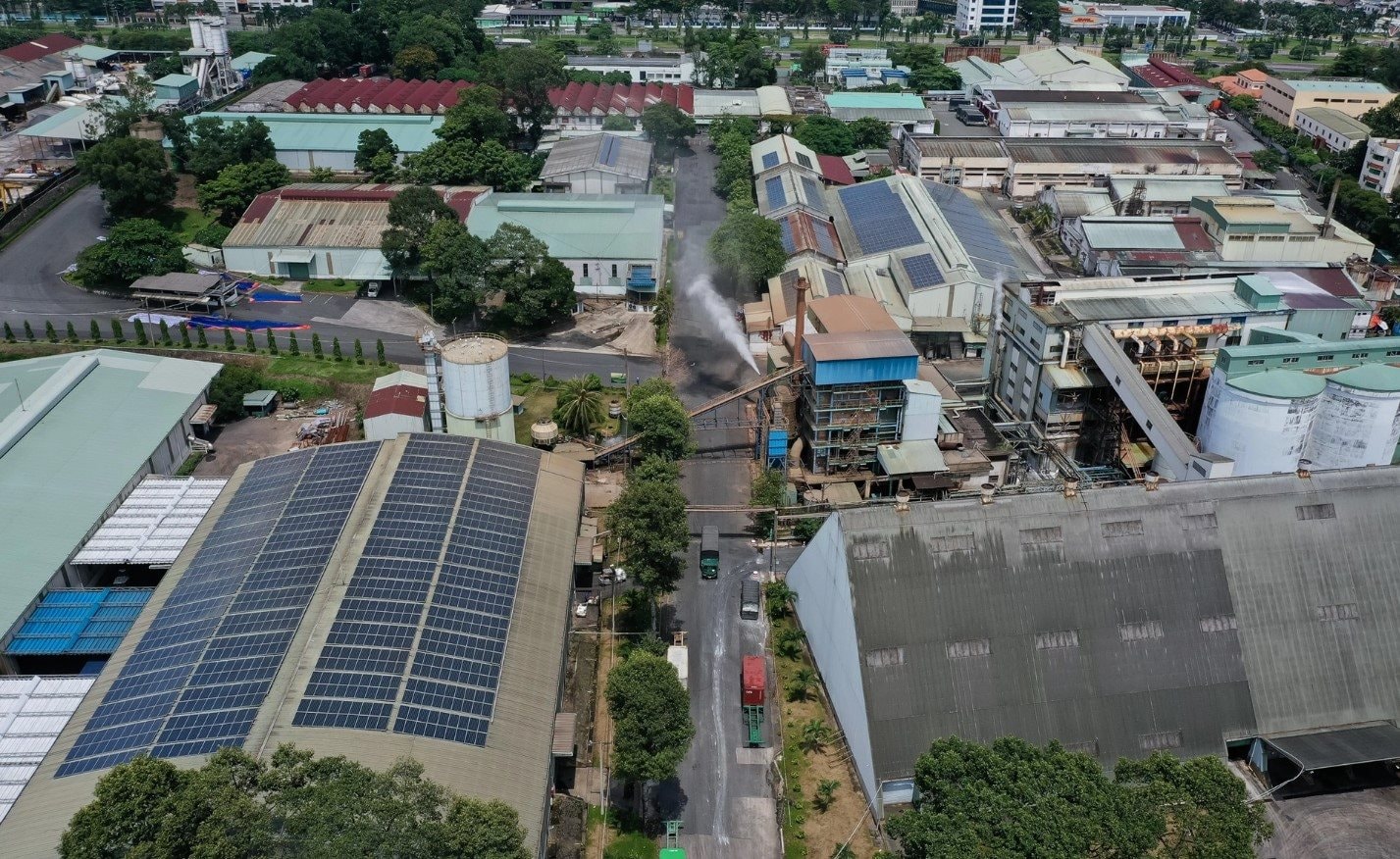 Một khu công nghiệp sẽ bị di dời bắt buộc, "không được lùi tiến độ"- Ảnh 2. Một khu công nghiệp sẽ bị di dời bắt buộc, "không được lùi tiến độ"- Ảnh 2.