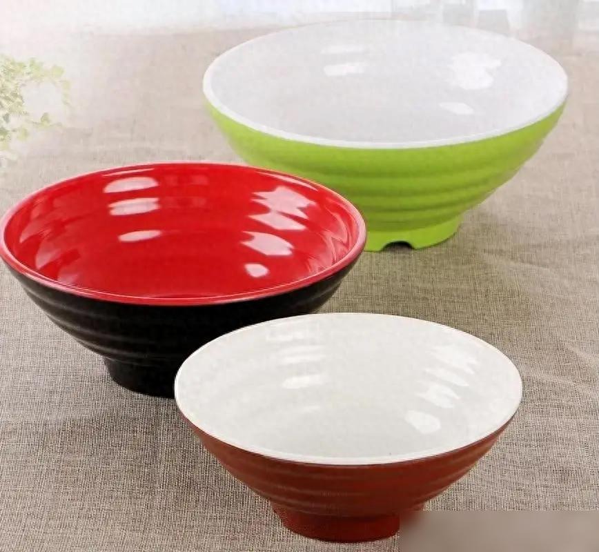 Nhắc bố mẹ bạn đừng mua 3 loại bát này kẻo bệnh từ miệng đi vào, về lâu về dài còn mắc ung thư- Ảnh 1. Nhắc bố mẹ bạn đừng mua 3 loại bát này kẻo bệnh từ miệng đi vào, về lâu về dài còn mắc ung thư- Ảnh 1.