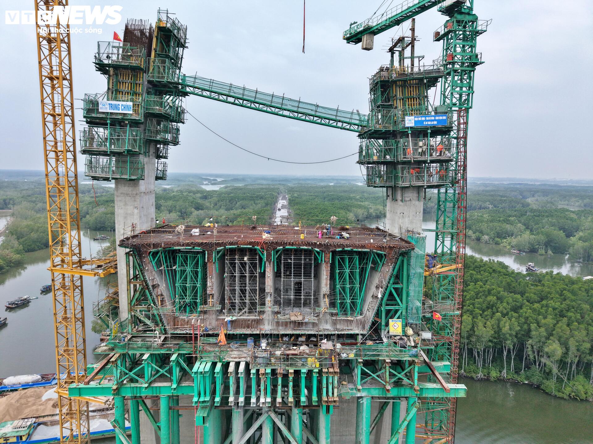 Diện mạo cầu có nhịp chính dài nhất Đông Nam Á sau gần 2 năm thi công- Ảnh 12. Diện mạo cầu có nhịp chính dài nhất Đông Nam Á sau gần 2 năm thi công- Ảnh 12.