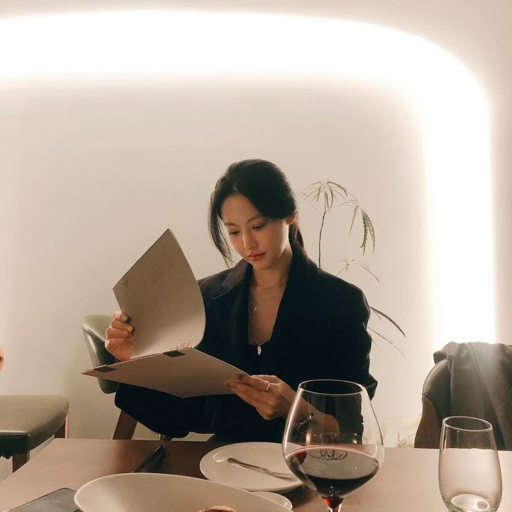 Đừng dạy người giàu cách tiêu tiền- Ảnh 1. Đừng dạy người giàu cách tiêu tiền- Ảnh 1.