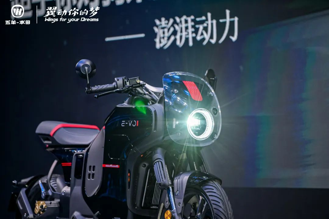Honda ra mắt xe điện đẹp lạ: Mạnh hơn SH160i, 1 tiếng sạc đầy 80%, màn hình 7 inch, giá bán thế nào?- Ảnh 4. Honda ra mắt xe điện đẹp lạ: Mạnh hơn SH160i, 1 tiếng sạc đầy 80%, màn hình 7 inch, giá bán thế nào?- Ảnh 4.