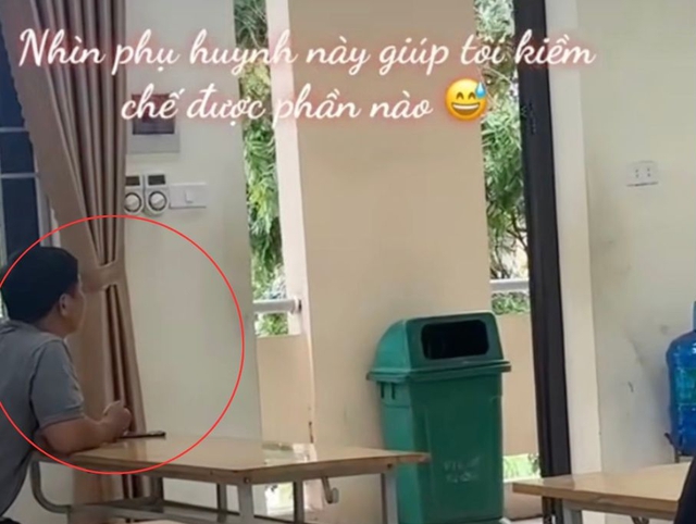 Buổi họp phụ huynh đang gây bão MXH: Nhìn thứ người bố này cầm trên tay, nhiều người đùa "Anh đã trải qua những gì vậy?"- Ảnh 1. Buổi họp phụ huynh đang gây bão MXH: Nhìn thứ người bố này cầm trên tay, nhiều người đùa "Anh đã trải qua những gì vậy?"- Ảnh 1.