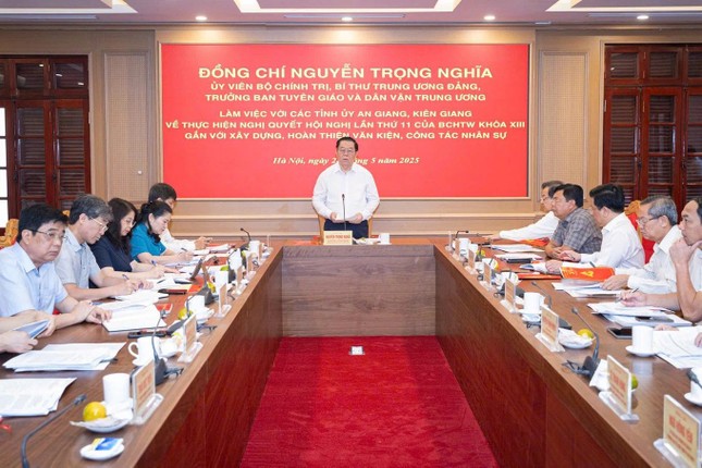 Ông Nguyễn Trọng Nghĩa họp hợp nhất 2 tỉnh Kiên Giang, An Giang- Ảnh 1. Ông Nguyễn Trọng Nghĩa họp hợp nhất 2 tỉnh Kiên Giang, An Giang- Ảnh 1.