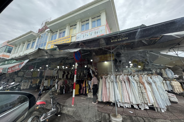 Cảnh tượng không tưởng tại "thủ phủ thời trang" lớn nhất miền Bắc- Ảnh 9. Cảnh tượng không tưởng tại "thủ phủ thời trang" lớn nhất miền Bắc- Ảnh 9.