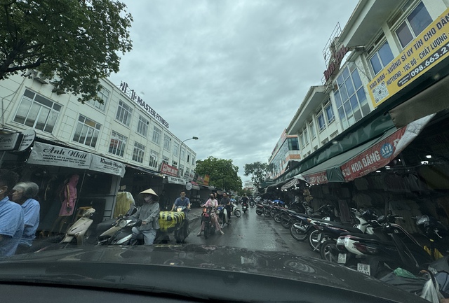 Cảnh tượng không tưởng tại "thủ phủ thời trang" lớn nhất miền Bắc- Ảnh 3. Cảnh tượng không tưởng tại "thủ phủ thời trang" lớn nhất miền Bắc- Ảnh 3.