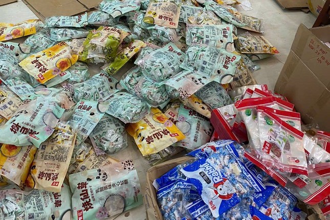 Công nghệ 'phù phép' hàng tấn kẹo Trung Quốc thành hàng Nhật- Ảnh 1. Công nghệ 'phù phép' hàng tấn kẹo Trung Quốc thành hàng Nhật- Ảnh 1.