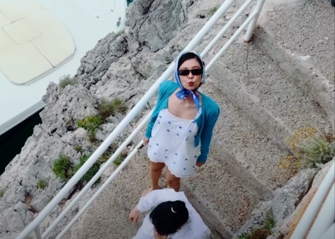 Cô gái có chiều cao khiêm tốn lại là IT Girl toàn cầu, chứng minh: Chỉ cần mặc đẹp, dẫu không cao thì người khác vẫn ngước nhìn!- Ảnh 2. Cô gái có chiều cao khiêm tốn lại là IT Girl toàn cầu, chứng minh: Chỉ cần mặc đẹp, dẫu không cao thì người khác vẫn ngước nhìn!- Ảnh 2.