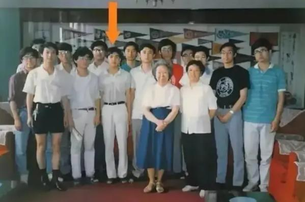 “Thần đồng vật lý” từng giành giải vô số cuộc thi, có hơn 30 bài báo chuyên ngành danh giá: Vừa học xong tiến sĩ đã gặp biến, U40 bỗng thành người lang thang- Ảnh 2. “Thần đồng vật lý” từng giành giải vô số cuộc thi, có hơn 30 bài báo chuyên ngành danh giá: Vừa học xong tiến sĩ đã gặp biến, U40 bỗng thành người lang thang- Ảnh 2.