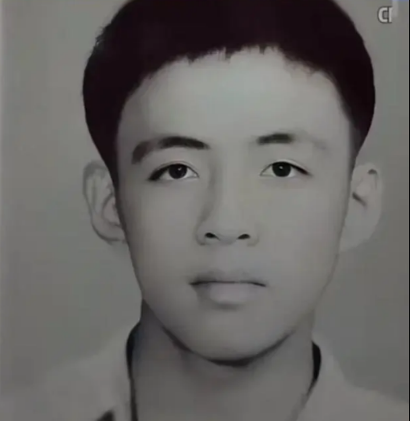 “Thần đồng vật lý” từng giành giải vô số cuộc thi, có hơn 30 bài báo chuyên ngành danh giá: Vừa học xong tiến sĩ đã gặp biến, U40 bỗng thành người lang thang- Ảnh 1. “Thần đồng vật lý” từng giành giải vô số cuộc thi, có hơn 30 bài báo chuyên ngành danh giá: Vừa học xong tiến sĩ đã gặp biến, U40 bỗng thành người lang thang- Ảnh 1.