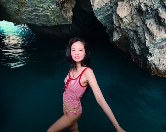 Cô gái có chiều cao khiêm tốn lại là IT Girl toàn cầu, chứng minh: Chỉ cần mặc đẹp, dẫu không cao thì người khác vẫn ngước nhìn!- Ảnh 34. Cô gái có chiều cao khiêm tốn lại là IT Girl toàn cầu, chứng minh: Chỉ cần mặc đẹp, dẫu không cao thì người khác vẫn ngước nhìn!- Ảnh 34.