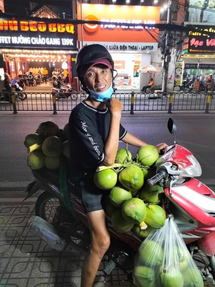 Danh hài có tiếng tại 'Gala cười' giờ sống chung với bệnh, làm đủ nghề mưu sinh- Ảnh 3. Danh hài có tiếng tại 'Gala cười' giờ sống chung với bệnh, làm đủ nghề mưu sinh- Ảnh 3.