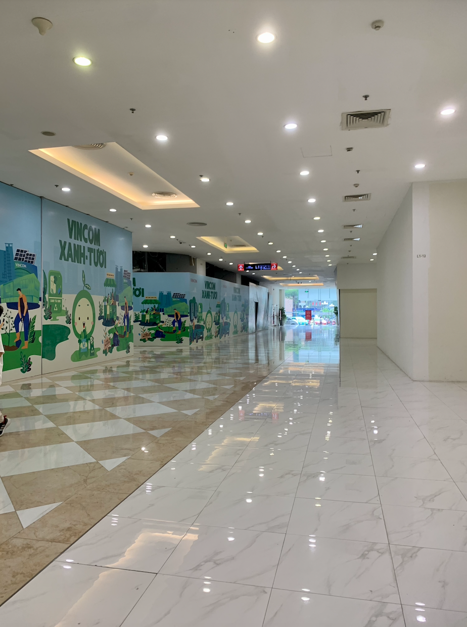 Một TTTM tại Hà Nội bỗng vắng tanh cả 5 tầng, hàng quán dọn đi hết: Sự thật là gì?- Ảnh 2. Một TTTM tại Hà Nội bỗng vắng tanh cả 5 tầng, hàng quán dọn đi hết: Sự thật là gì?- Ảnh 2.