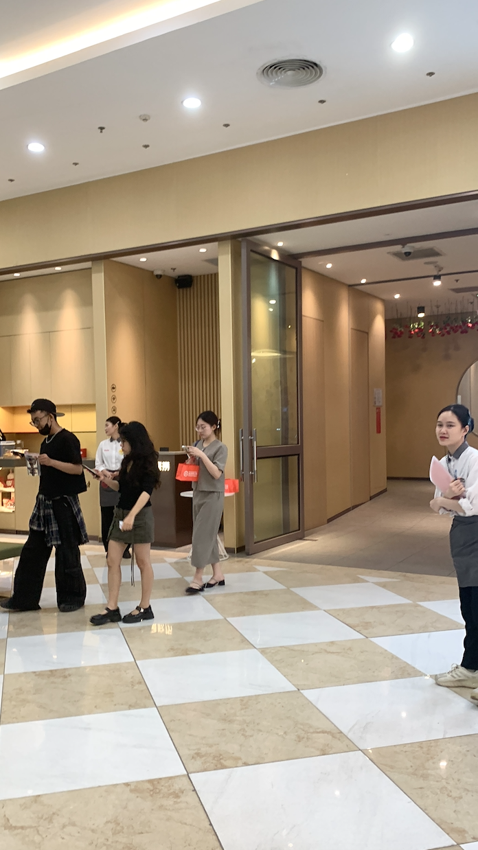 Một TTTM tại Hà Nội bỗng vắng tanh cả 5 tầng, hàng quán dọn đi hết: Sự thật là gì?- Ảnh 18. Một TTTM tại Hà Nội bỗng vắng tanh cả 5 tầng, hàng quán dọn đi hết: Sự thật là gì?- Ảnh 18.
