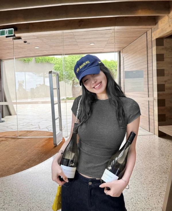 Cô gái có chiều cao khiêm tốn lại là IT Girl toàn cầu, chứng minh: Chỉ cần mặc đẹp, dẫu không cao thì người khác vẫn ngước nhìn!- Ảnh 32. Cô gái có chiều cao khiêm tốn lại là IT Girl toàn cầu, chứng minh: Chỉ cần mặc đẹp, dẫu không cao thì người khác vẫn ngước nhìn!- Ảnh 32.