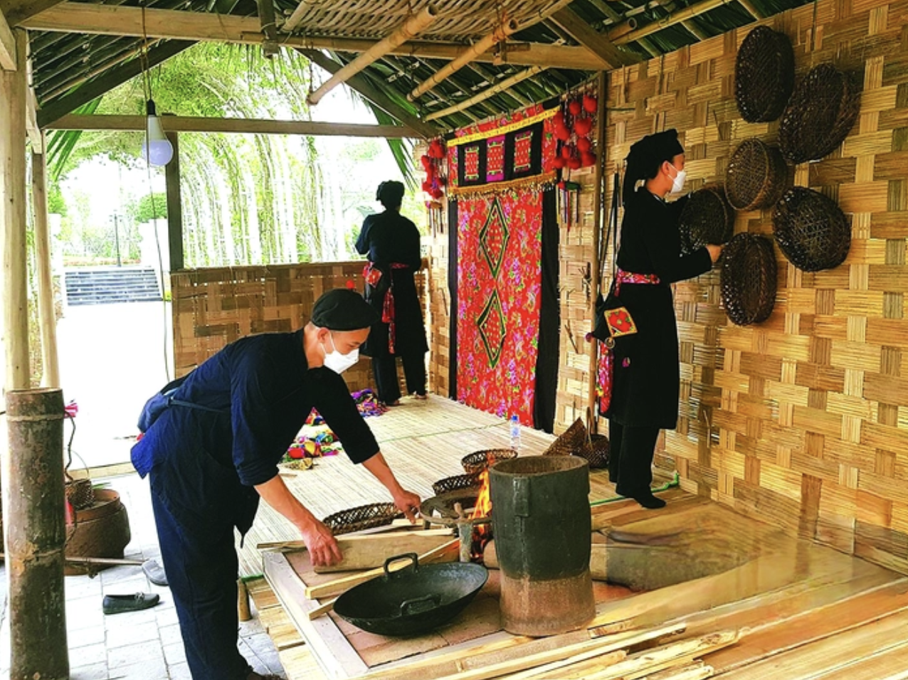 Ngôi làng kỳ lạ nhất miền Bắc: 200 người Ngôi làng kỳ lạ nhất miền Bắc: 200 người