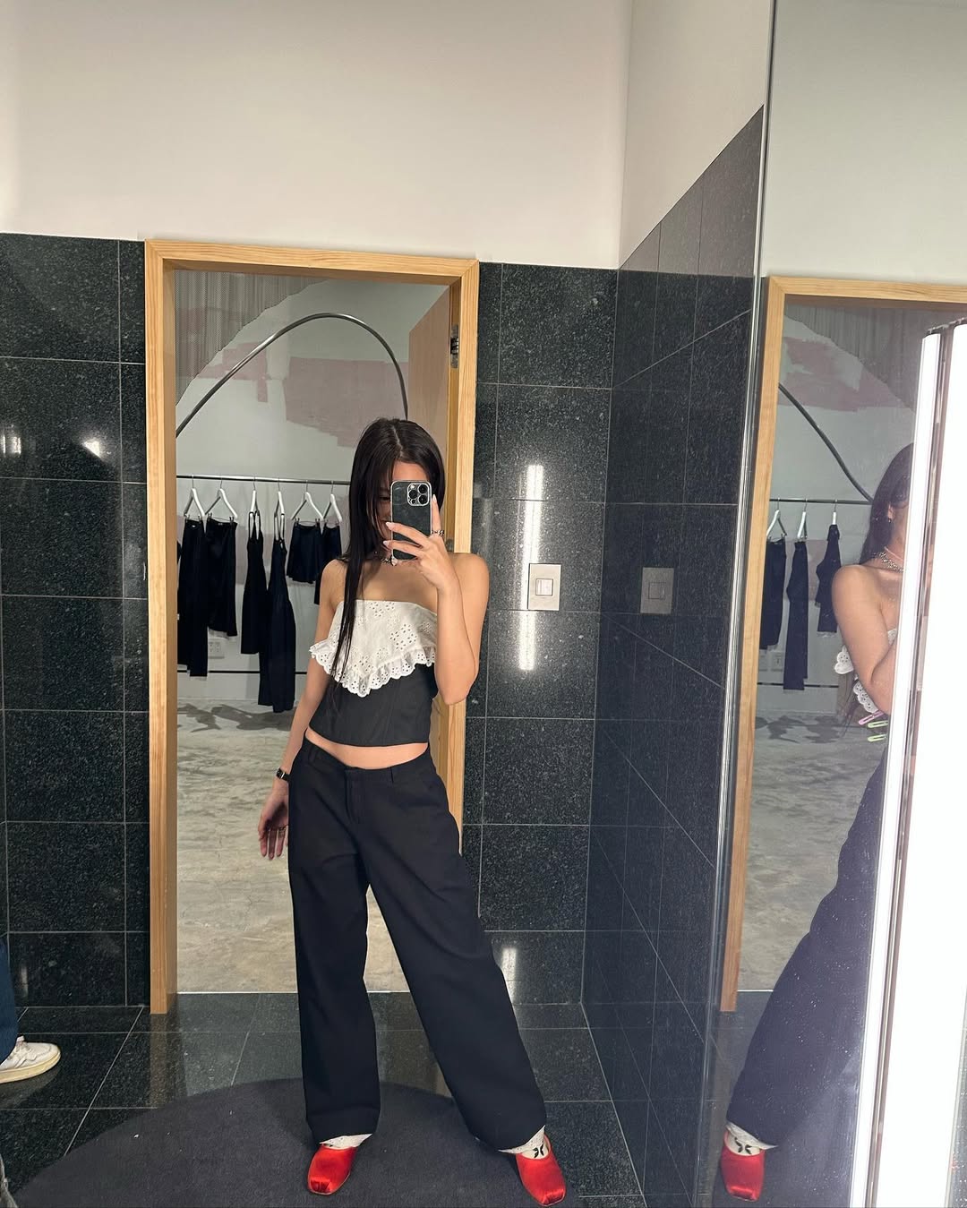 Cô gái có chiều cao khiêm tốn lại là IT Girl toàn cầu, chứng minh: Chỉ cần mặc đẹp, dẫu không cao thì người khác vẫn ngước nhìn!- Ảnh 17. Cô gái có chiều cao khiêm tốn lại là IT Girl toàn cầu, chứng minh: Chỉ cần mặc đẹp, dẫu không cao thì người khác vẫn ngước nhìn!- Ảnh 17.