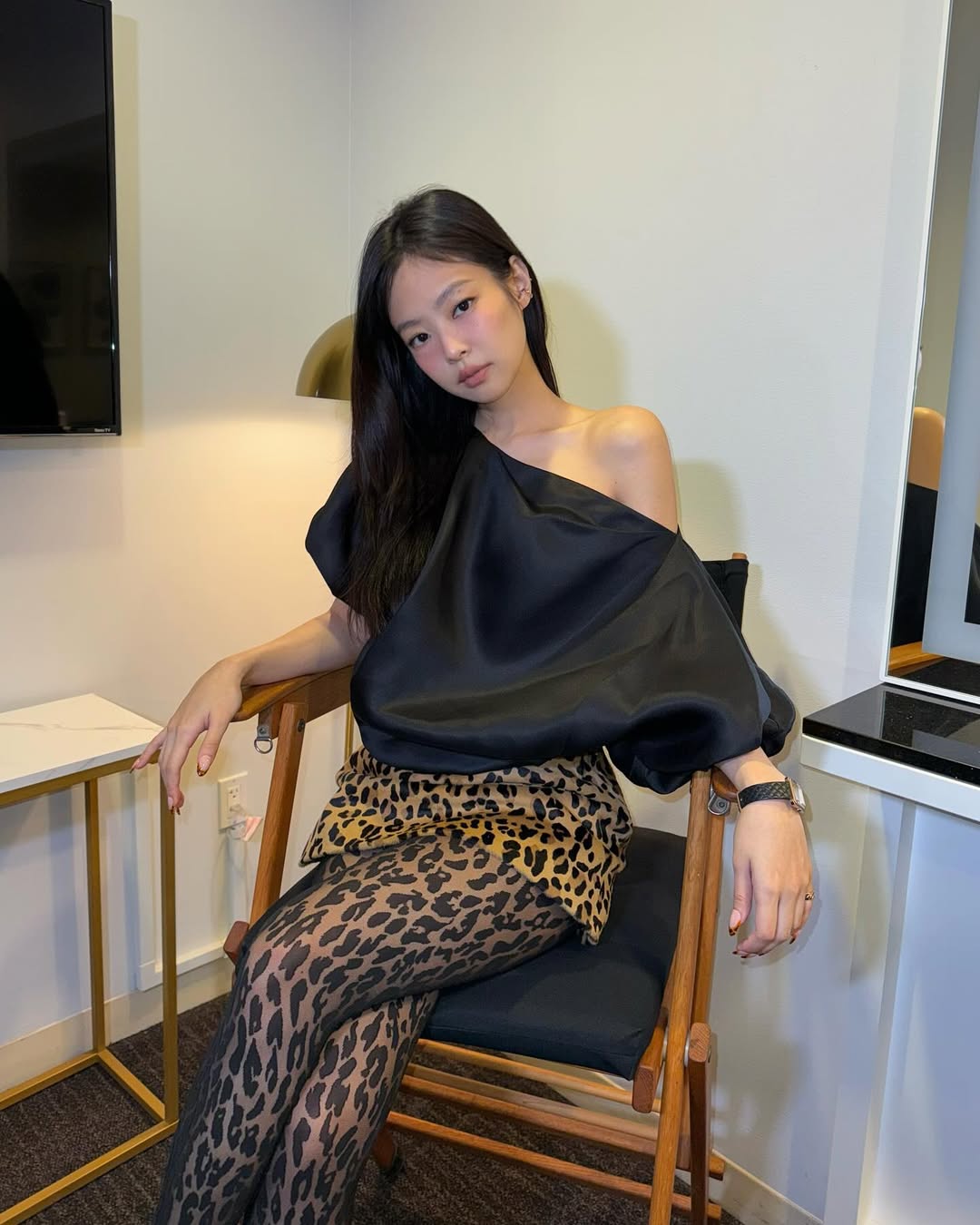 Cô gái có chiều cao khiêm tốn lại là IT Girl toàn cầu, chứng minh: Chỉ cần mặc đẹp, dẫu không cao thì người khác vẫn ngước nhìn!- Ảnh 10. Cô gái có chiều cao khiêm tốn lại là IT Girl toàn cầu, chứng minh: Chỉ cần mặc đẹp, dẫu không cao thì người khác vẫn ngước nhìn!- Ảnh 10.