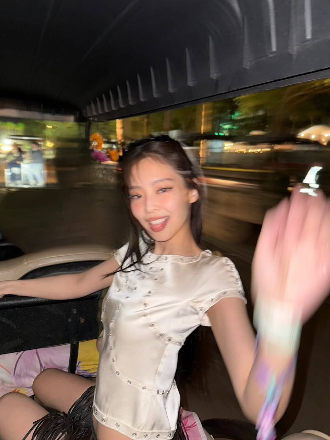 Cô gái có chiều cao khiêm tốn lại là IT Girl toàn cầu, chứng minh: Chỉ cần mặc đẹp, dẫu không cao thì người khác vẫn ngước nhìn!- Ảnh 31. Cô gái có chiều cao khiêm tốn lại là IT Girl toàn cầu, chứng minh: Chỉ cần mặc đẹp, dẫu không cao thì người khác vẫn ngước nhìn!- Ảnh 31.