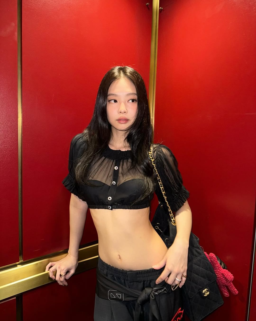 Cô gái có chiều cao khiêm tốn lại là IT Girl toàn cầu, chứng minh: Chỉ cần mặc đẹp, dẫu không cao thì người khác vẫn ngước nhìn!- Ảnh 16. Cô gái có chiều cao khiêm tốn lại là IT Girl toàn cầu, chứng minh: Chỉ cần mặc đẹp, dẫu không cao thì người khác vẫn ngước nhìn!- Ảnh 16.