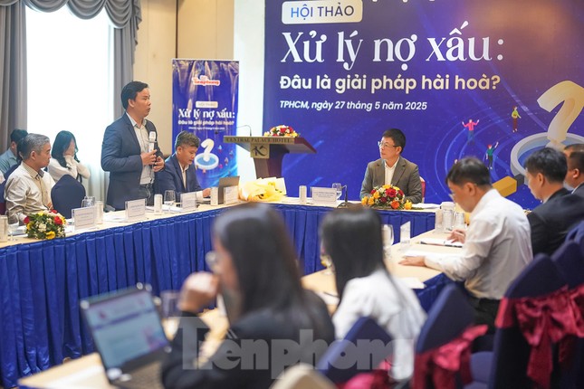 Quan hệ tín dụng: Người đi vay luôn ở 'cửa' dưới?- Ảnh 2. Quan hệ tín dụng: Người đi vay luôn ở 'cửa' dưới?- Ảnh 2.