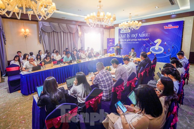 Quan hệ tín dụng: Người đi vay luôn ở 'cửa' dưới?- Ảnh 4. Quan hệ tín dụng: Người đi vay luôn ở 'cửa' dưới?- Ảnh 4.