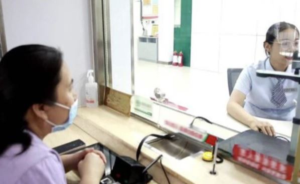 Gửi nhầm hơn 180 triệu đồng vào tài khoản tiết kiệm của người chồng quá cố, người phụ nữ đòi lại tiền nhưng bị ngân hàng từ chối: “Chúng tôi không có quyền xử lý”- Ảnh 1. Gửi nhầm hơn 180 triệu đồng vào tài khoản tiết kiệm của người chồng quá cố, người phụ nữ đòi lại tiền nhưng bị ngân hàng từ chối: “Chúng tôi không có quyền xử lý”- Ảnh 1.