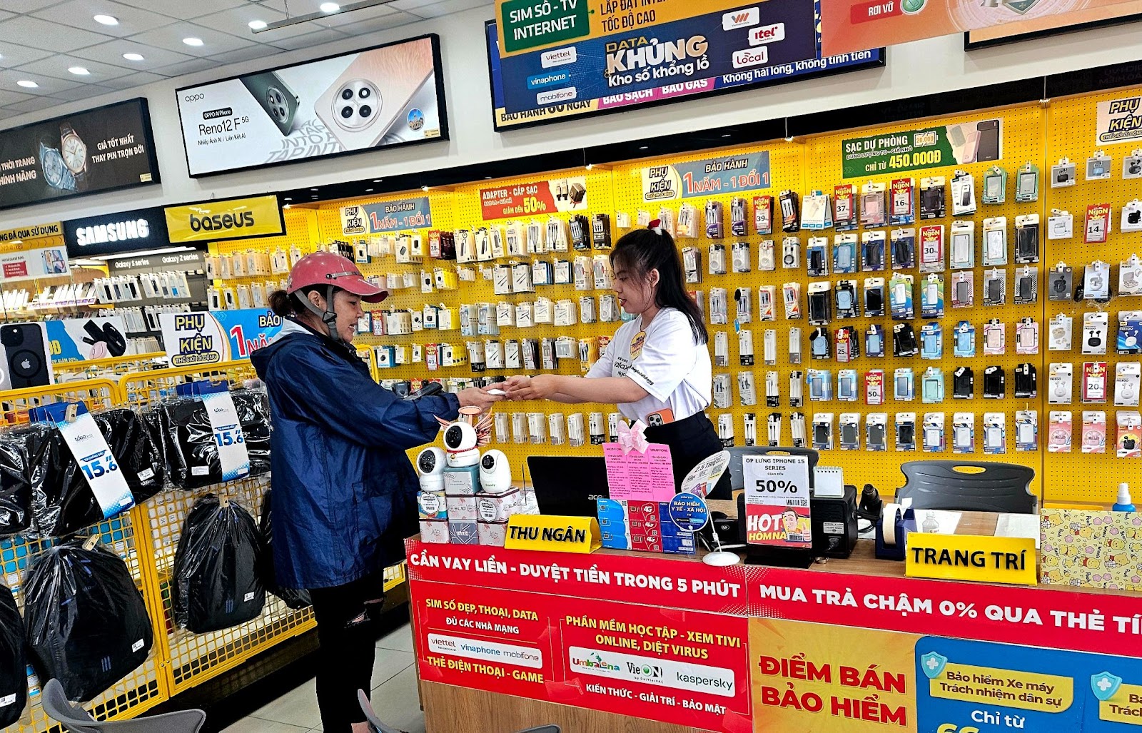 Nhiều chuỗi khác bắt đầu tham chiến mảng nạp - rút - chuyển tiền ngân hàng, Thế Giới Di Động có lo ngại?- Ảnh 2. Nhiều chuỗi khác bắt đầu tham chiến mảng nạp - rút - chuyển tiền ngân hàng, Thế Giới Di Động có lo ngại?- Ảnh 2.